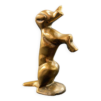 Subject sculpted with a dog in bronze signed Yves Lohé