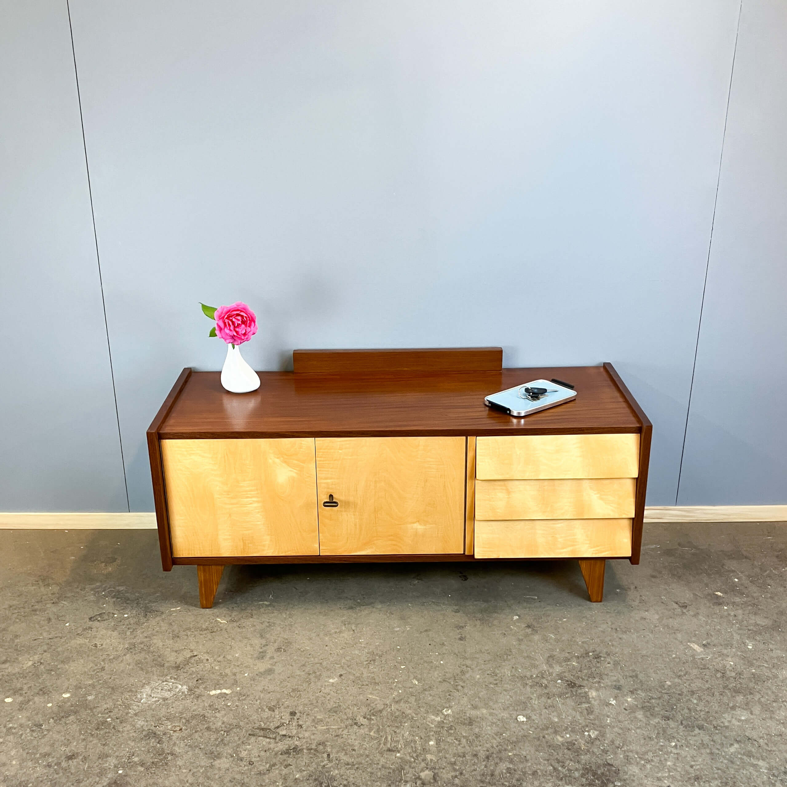 Lowboard, petit meuble de hall avec tiroirs, érable rayé, années 1960
