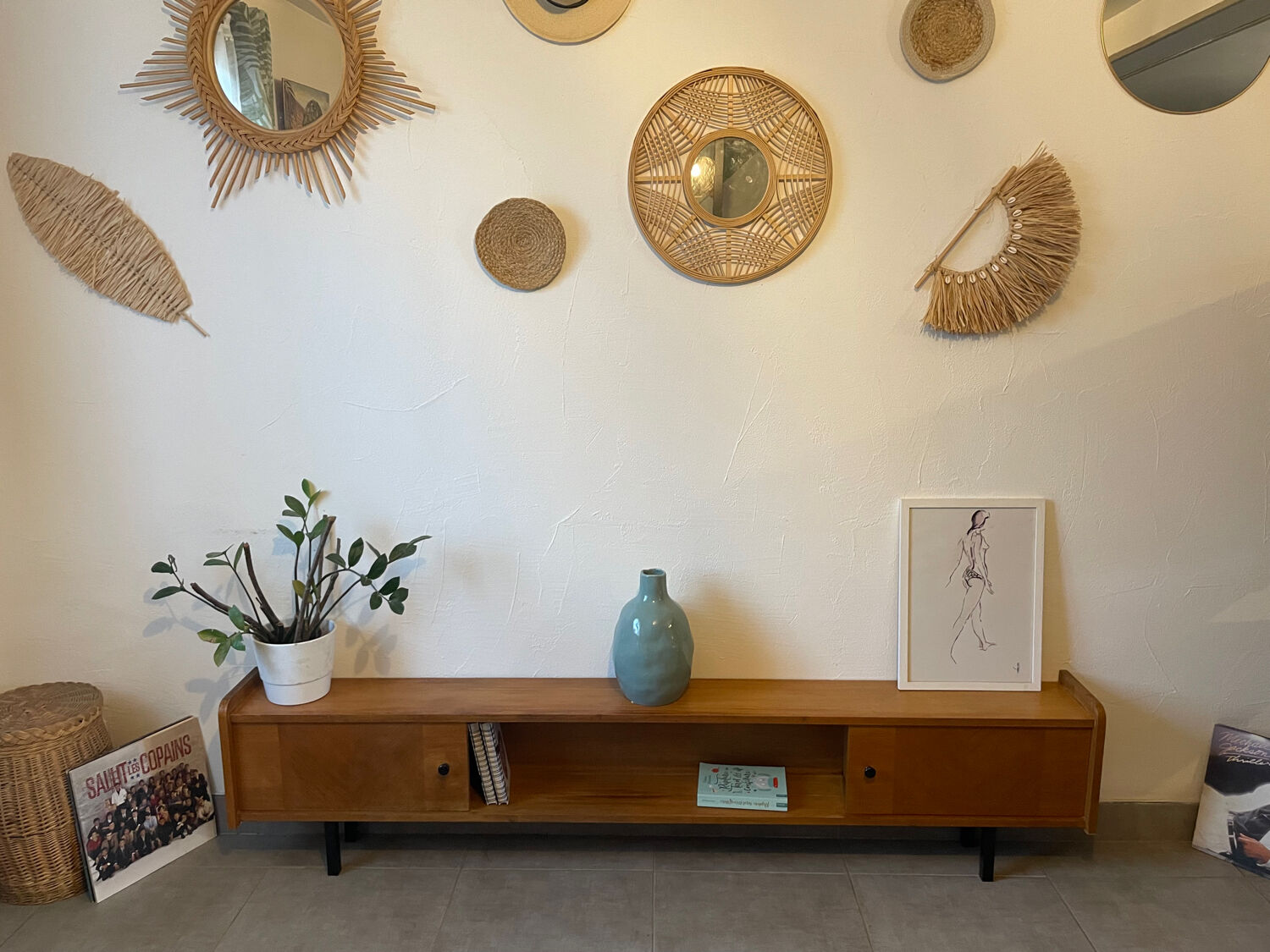 Very beautiful vintage low sideboard (shallow)