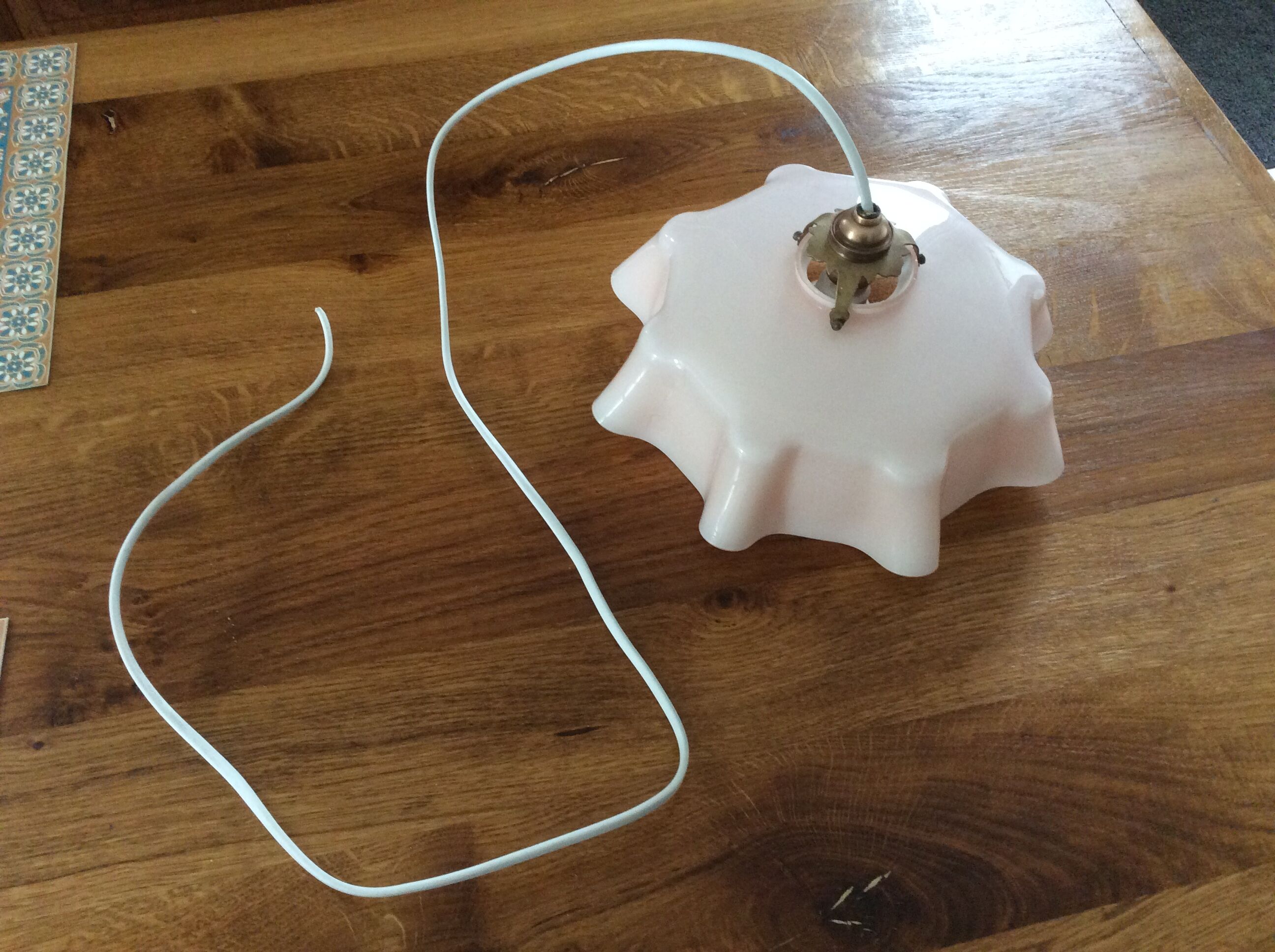 Suspension en opaline des années 30 -40