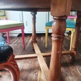 Round oak table/dining table/solid wood table/large table