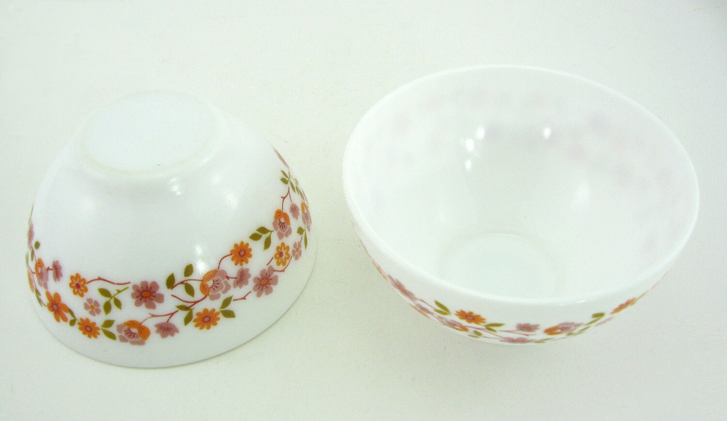 2 bowls in opal and tempered glass - Scania Arcopal France - vintage 70s