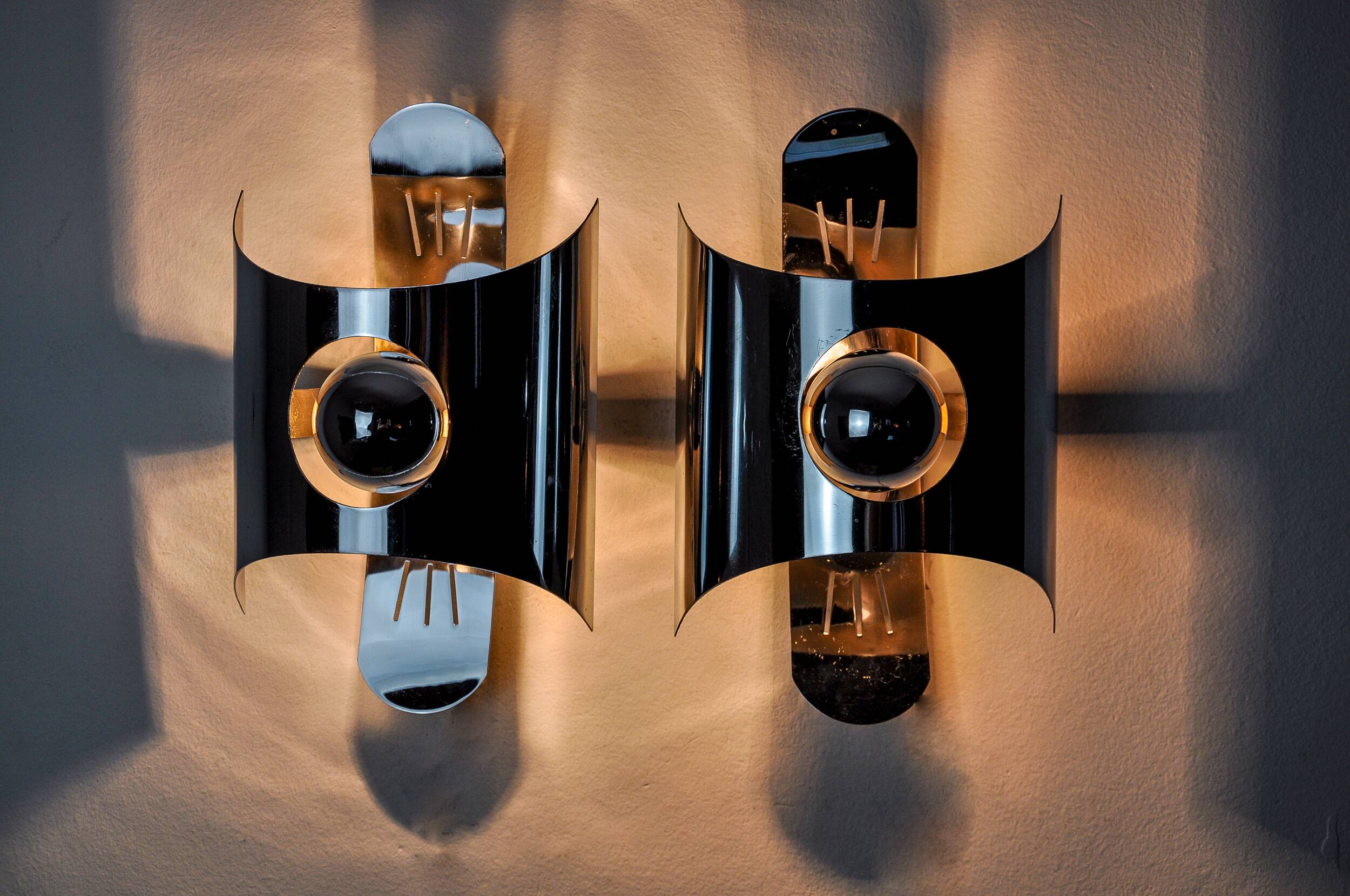 Pair of space age wall lights, chromed metal, Italy, 1970
