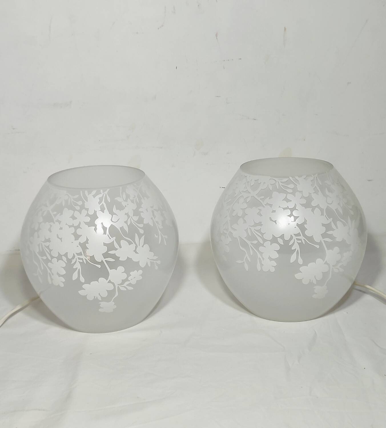 Par de lámparas de cristal. España, 1990s.