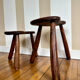 Paire de tabourets tripodes anciens