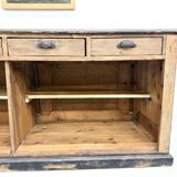 Grand Counter of Old Commerce in Pine