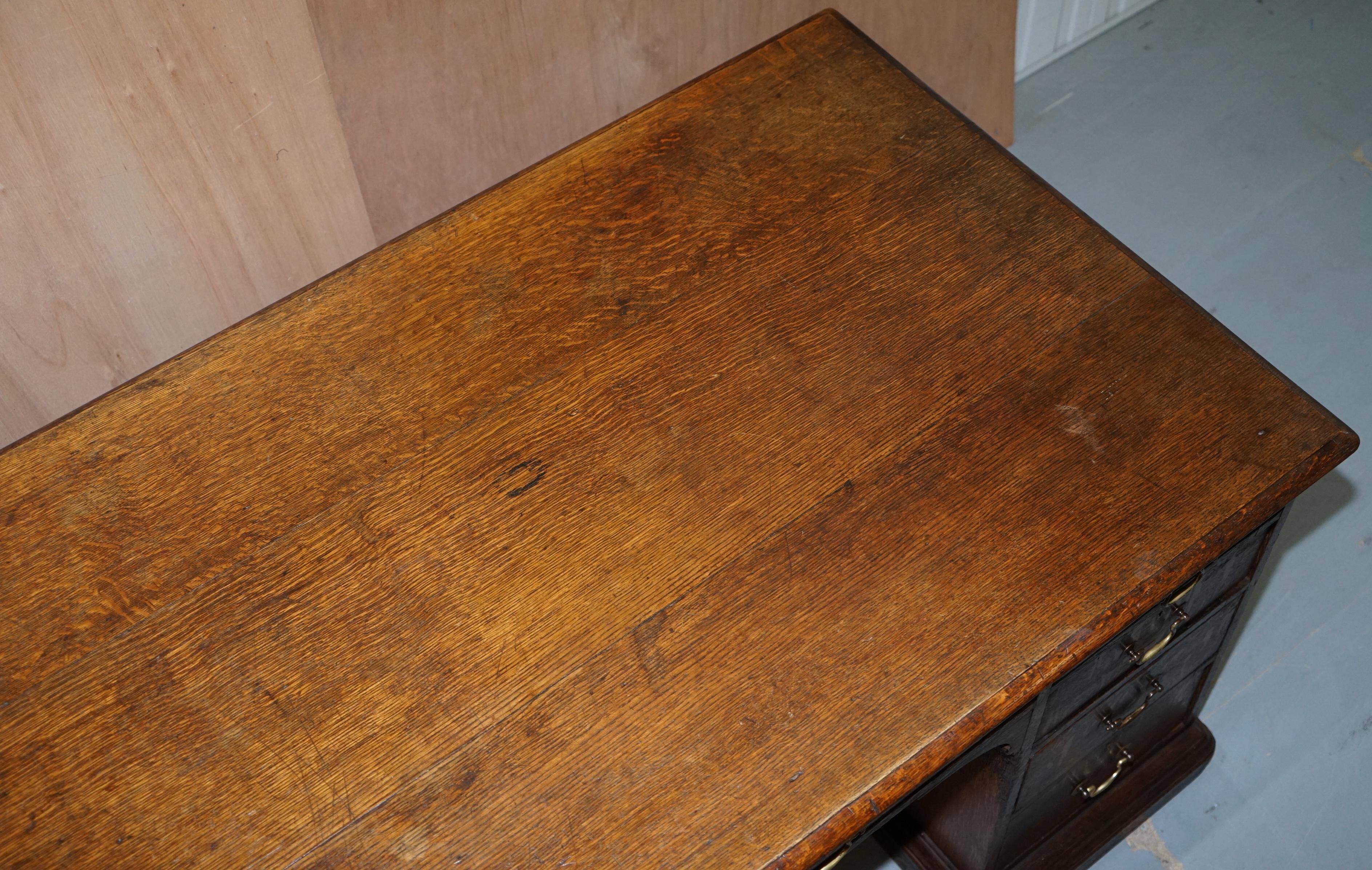 Bureau partenaire double face à deux caissons Gillows Lancaster chêne moucheté