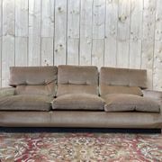 Canapé en velours beige époque 1980