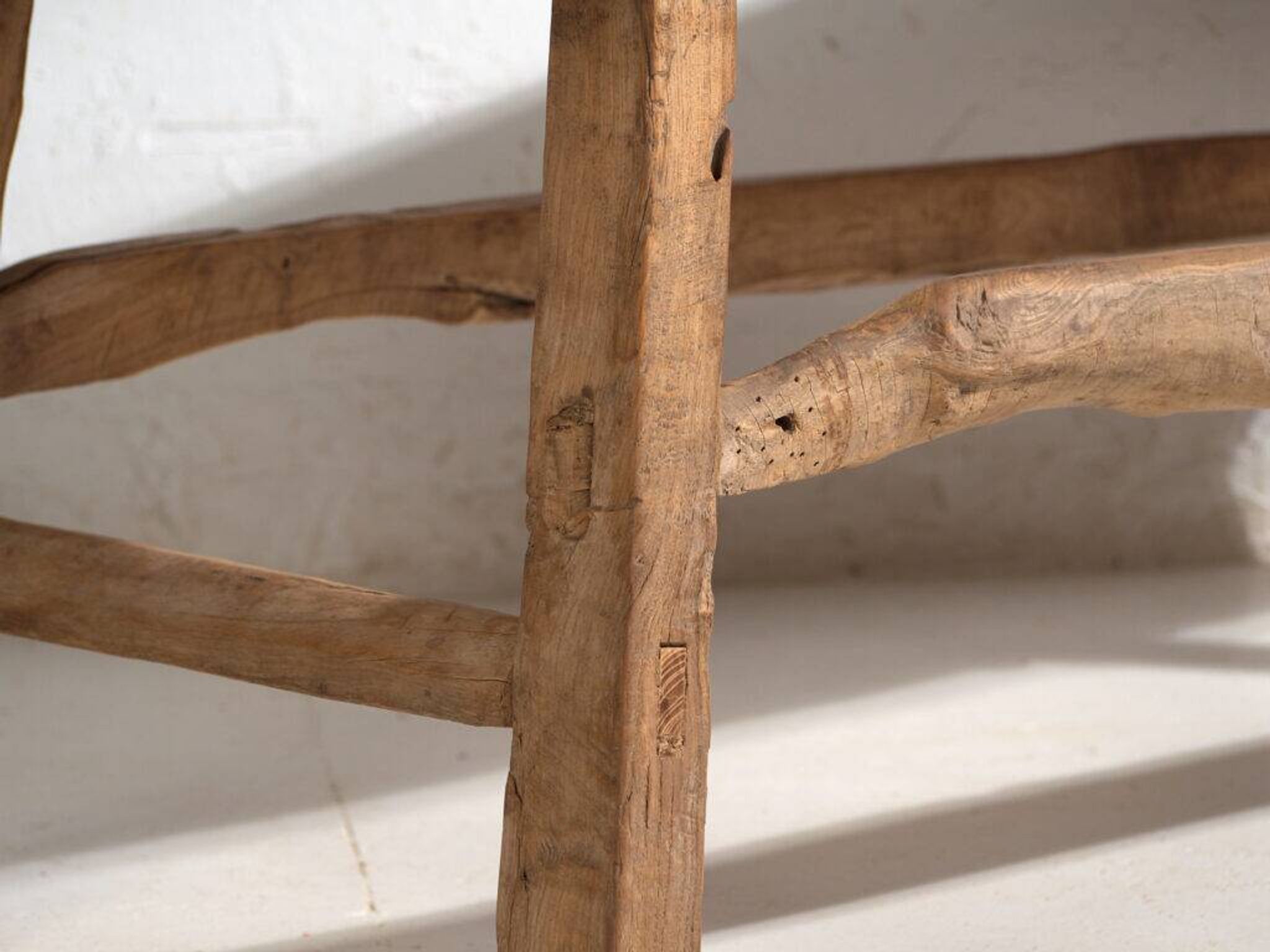 Table basse ancienne en bois de pin – Chine, circa 1930