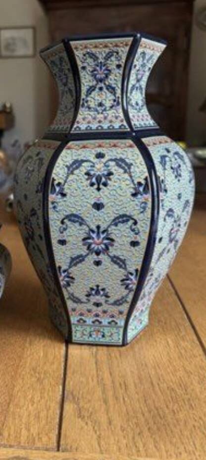 Potiche & Persian ceramic bonbonnière – octagonal oriental vase