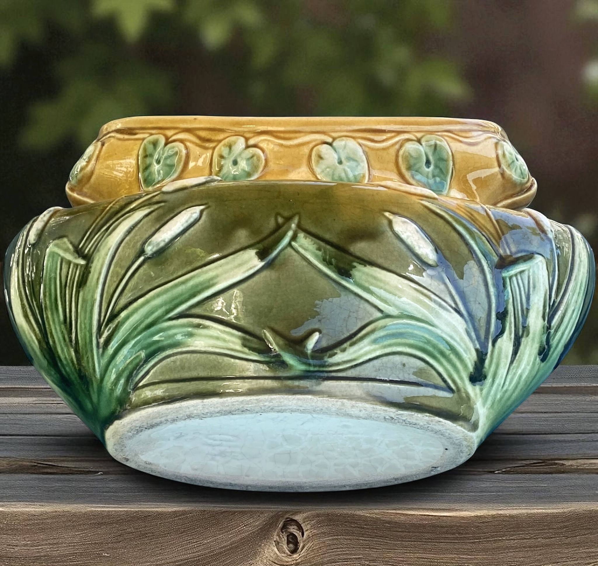 Ancienne jardinière en barbotine Art Nouveau
