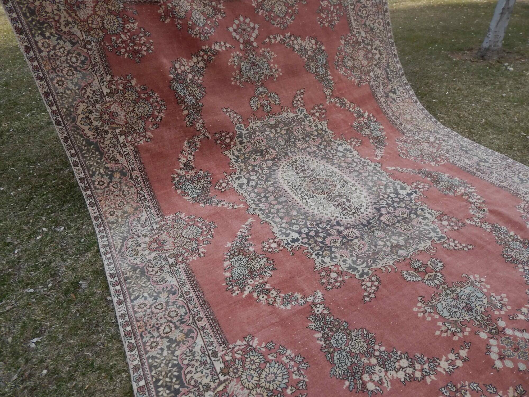 Vintage Turkish Oushak rug 245x345 cm