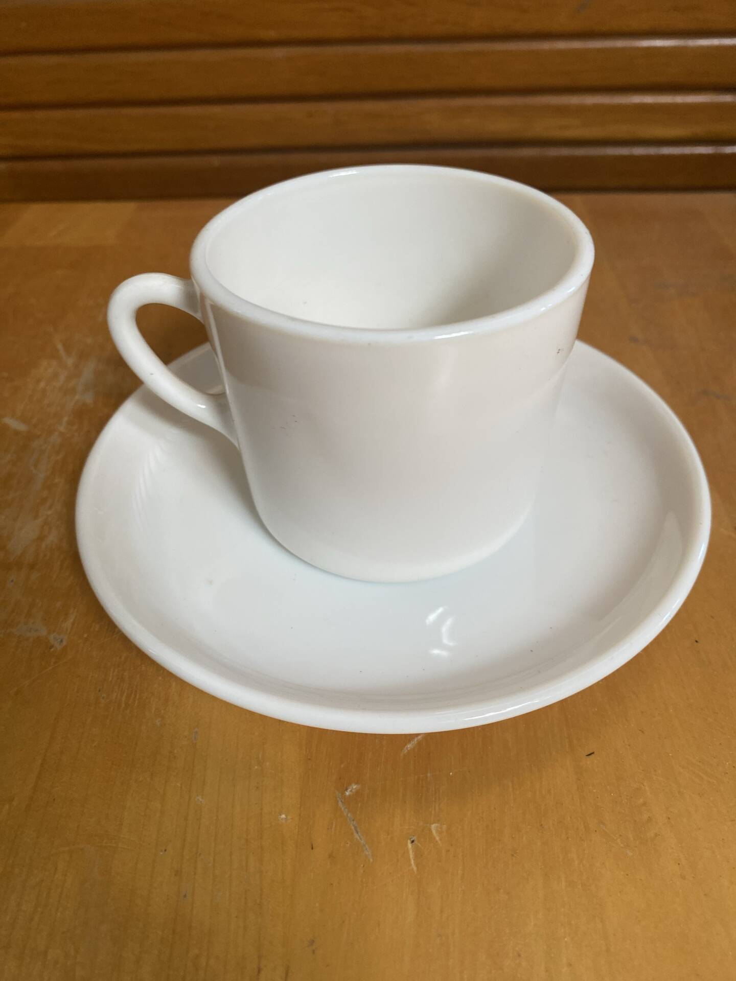 Series 8 cups & saucers sovirel white ceramic flower power fr