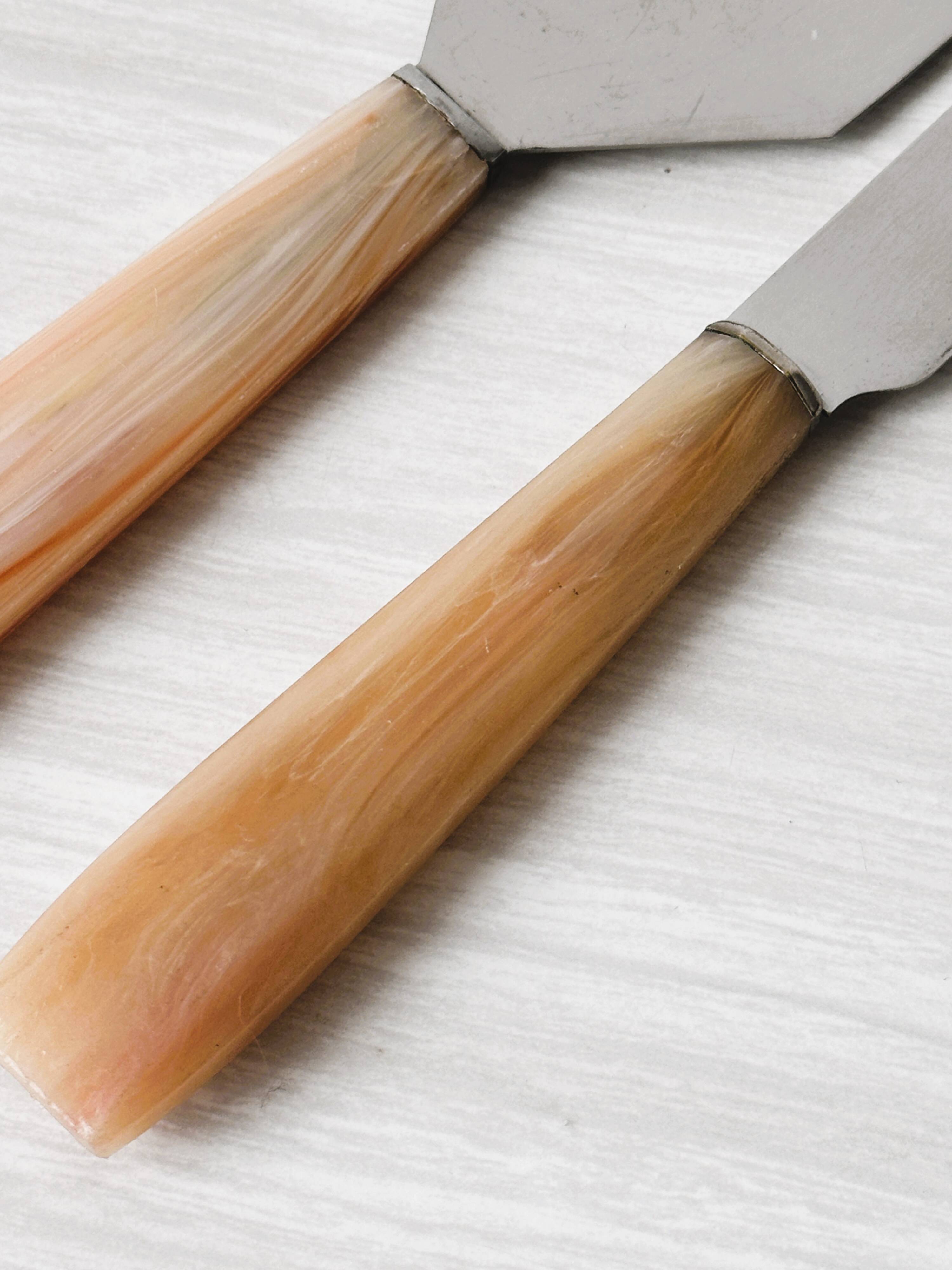 Couverts à dessert en bakélite rosée