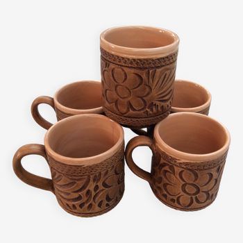 5 mugs en terre cuite