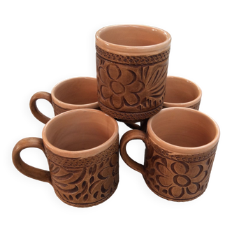 5 mugs en terre cuite