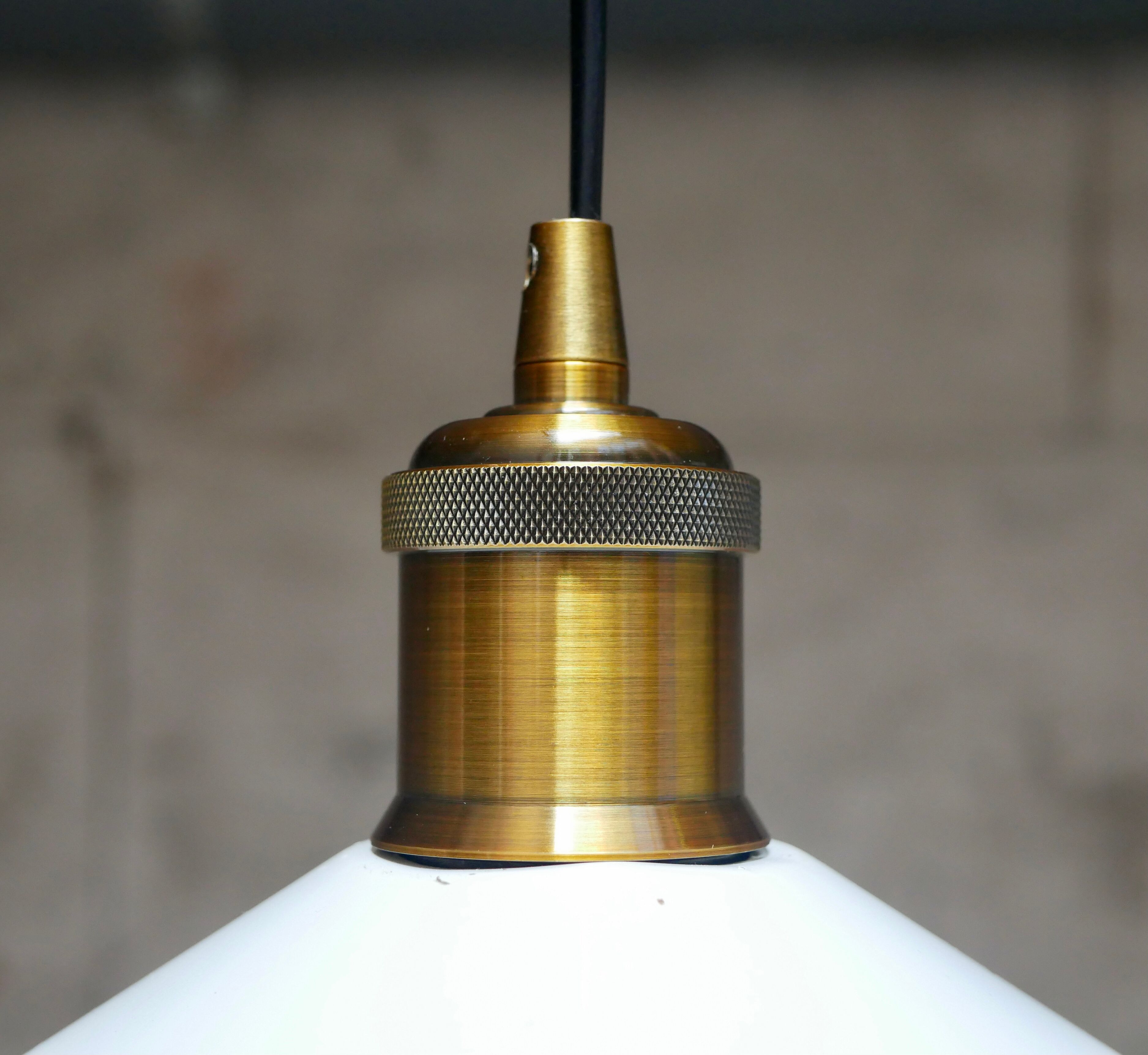 Vintage enamelled suspension