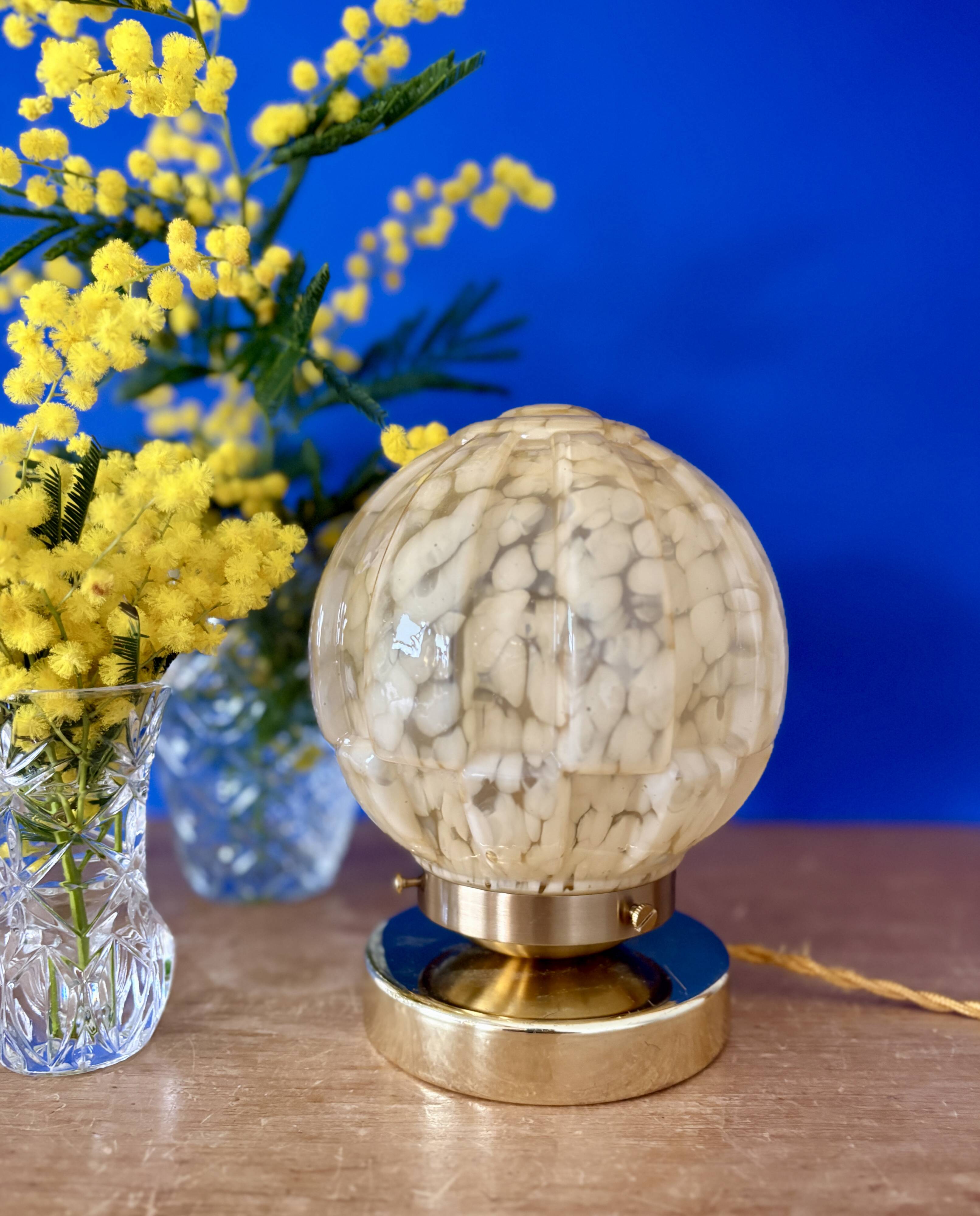 Beautiful table lamp, vintage Art Deco glass globe from Clichy in pink. Diameter