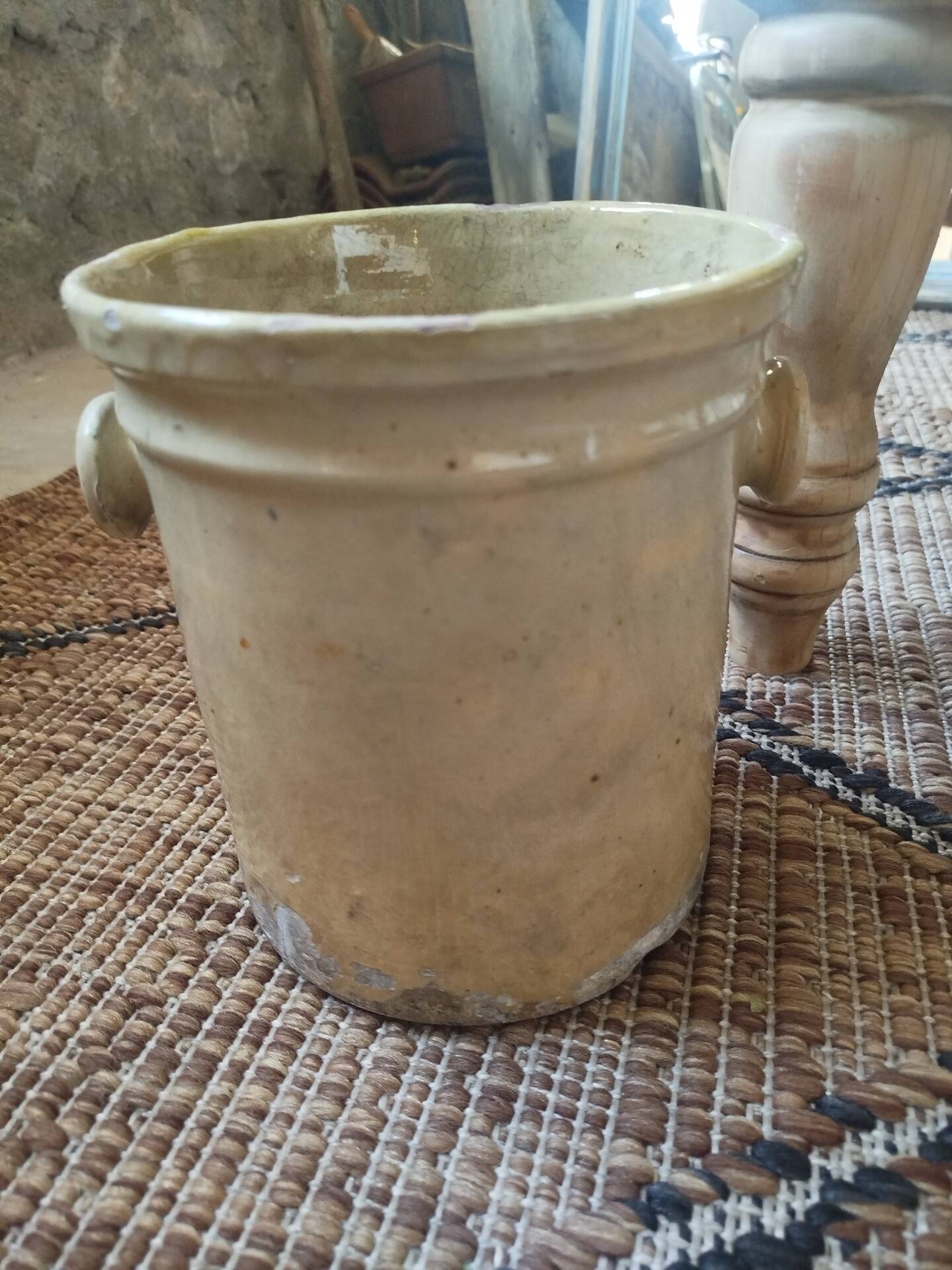 Pot to confit in earth