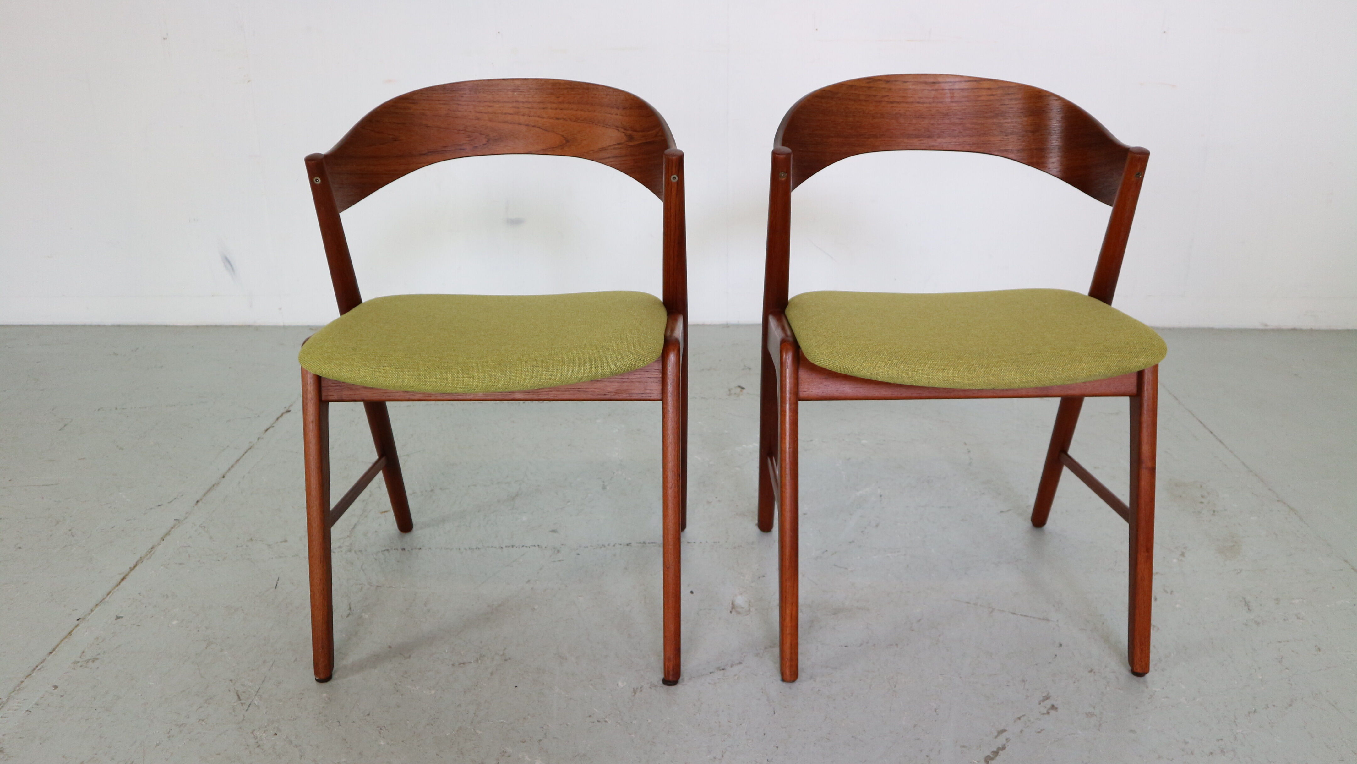 Mid- Century Set Of Two Organic Shape Teak Dinning Room Chairs, 1960 Denmark