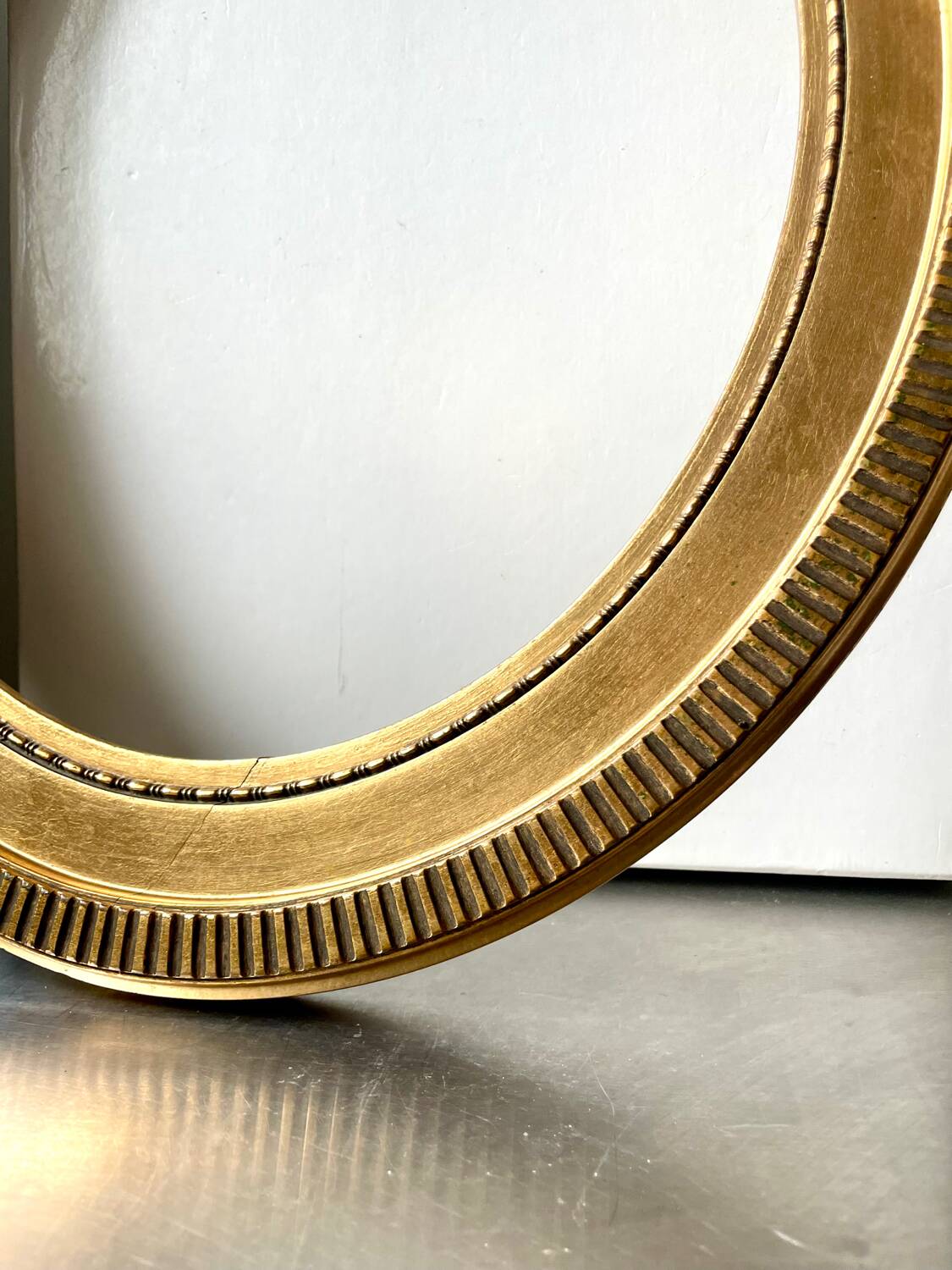 Large antique oval frame gilded wood 46  cm x 40 cm