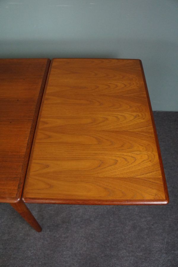 Set of 6 chairs and dining table Niels Otto Møller