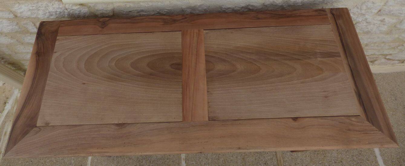 Console in solid walnut with a natural finish, featuring three drawers with a belt.