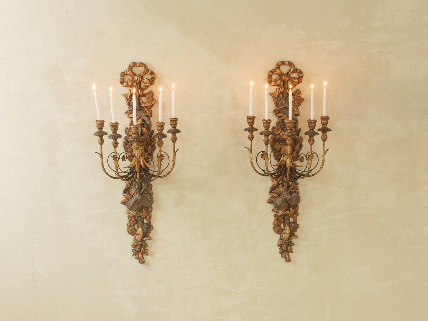 Baroque wall candle holder