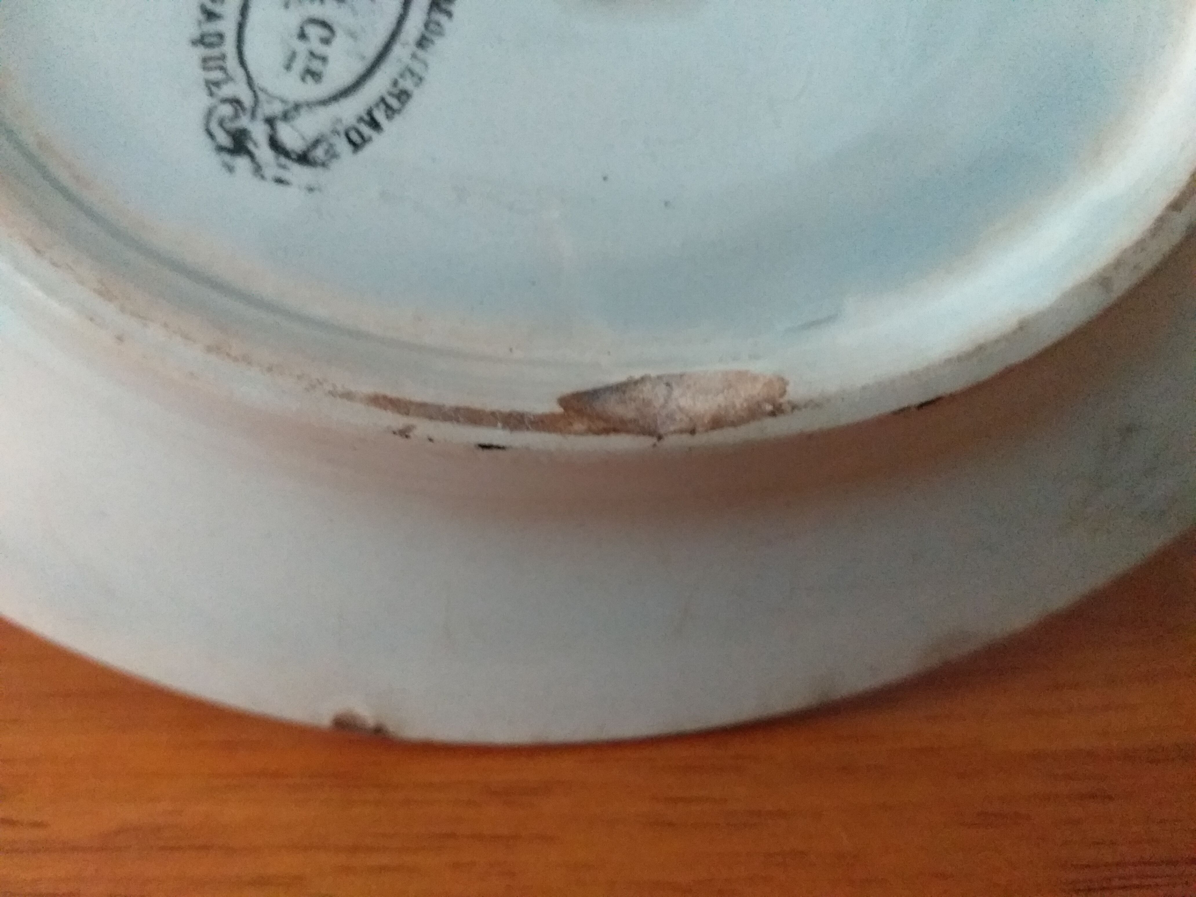 White porcelain coquetier creil et montereau