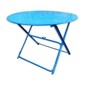 Folding garden table