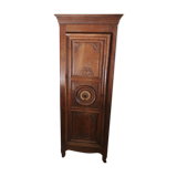 Armoire en bois massif sculptée
