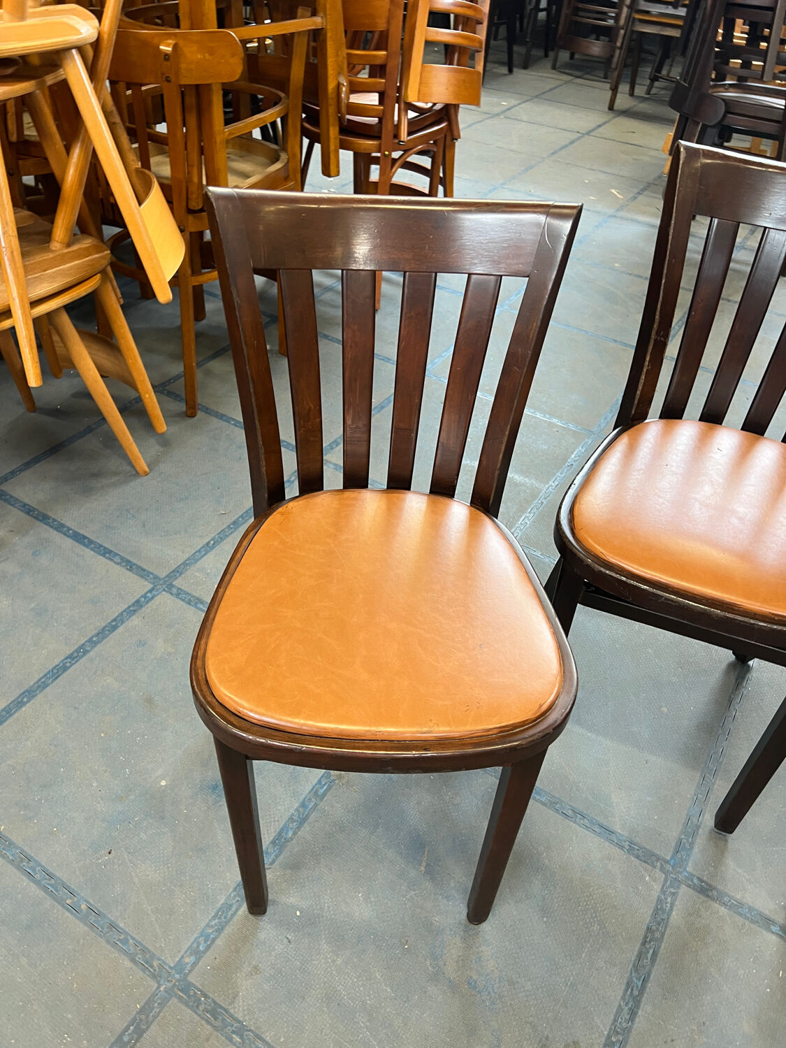 Suite de 4 chaises bistrot
