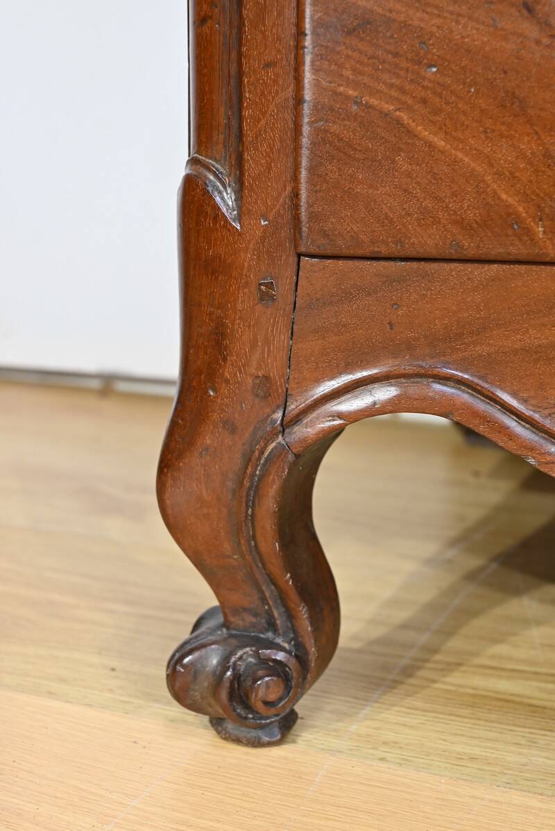 Nantes Commode from Port in Cuban Mahogany – 2nd part of the 18th century