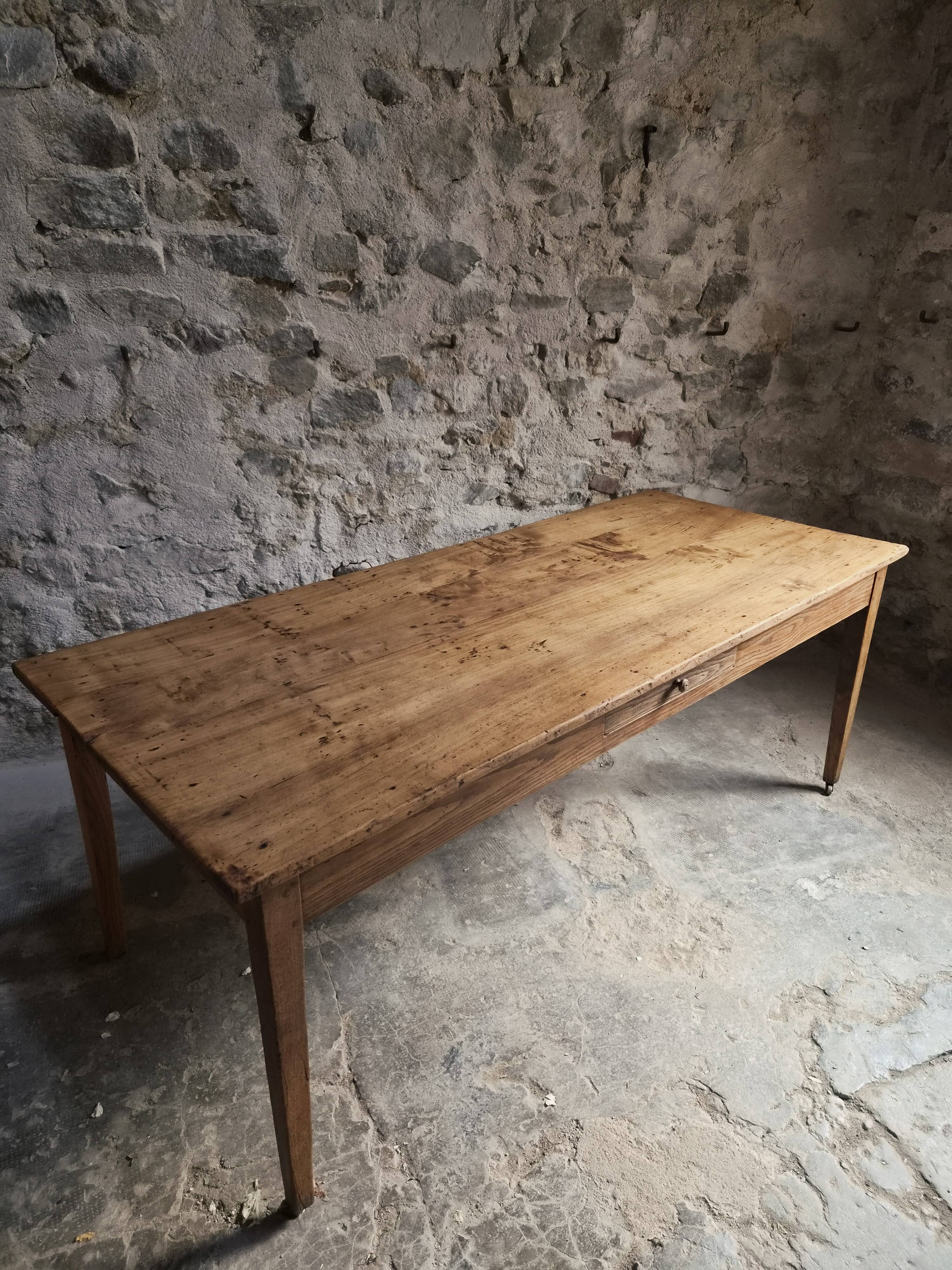 Antique French farmhouse dining table in oak and poplar, 1850–1900