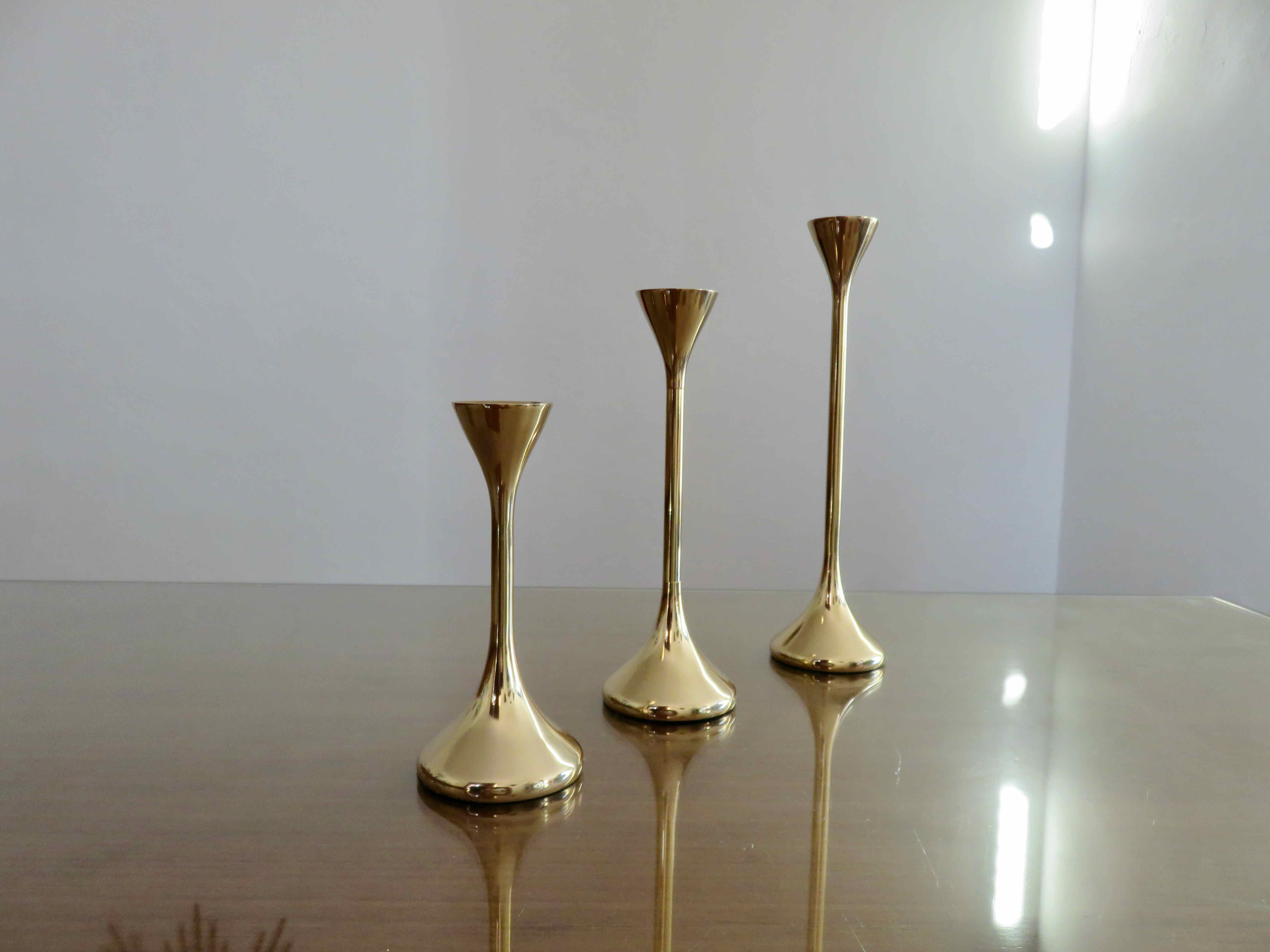 Series of 3 Scandinavian brass candle holders, 70s tulip foot