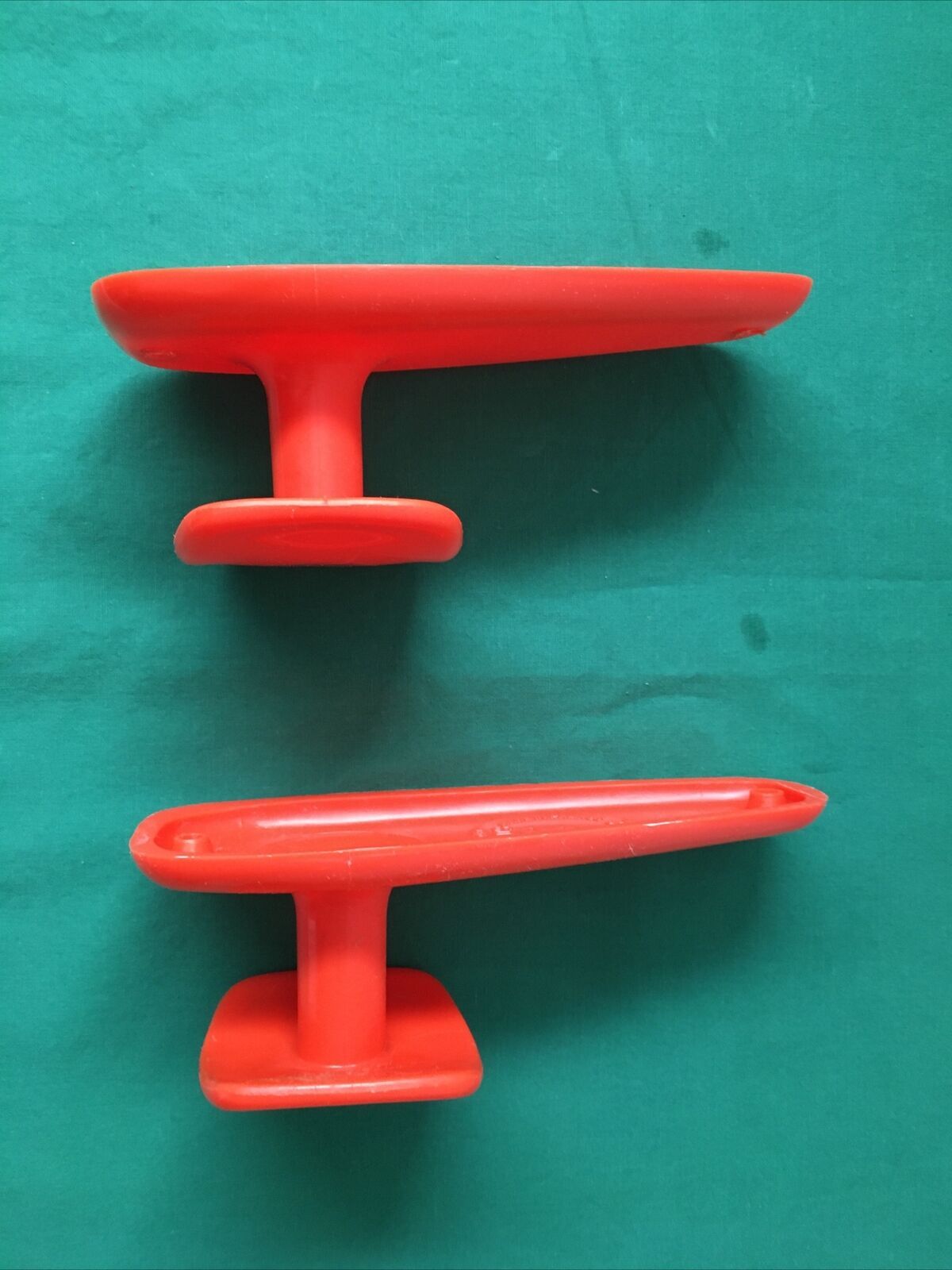 Pair of Patère coat rack Syla France plastic orange design 70s