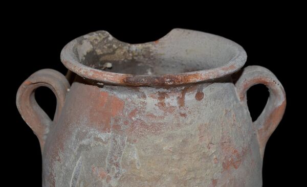 Pot à sel en terre cuite de Provence d'époque XVIII ème