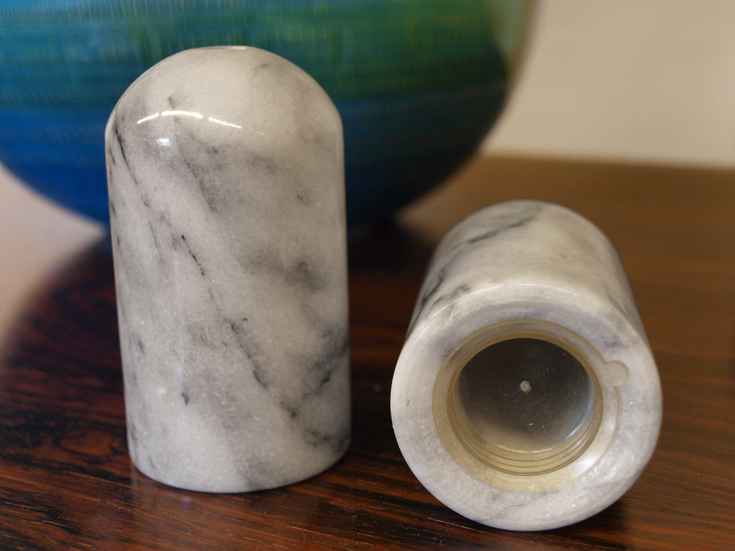 Salt and pepper shaker in Carrara marble