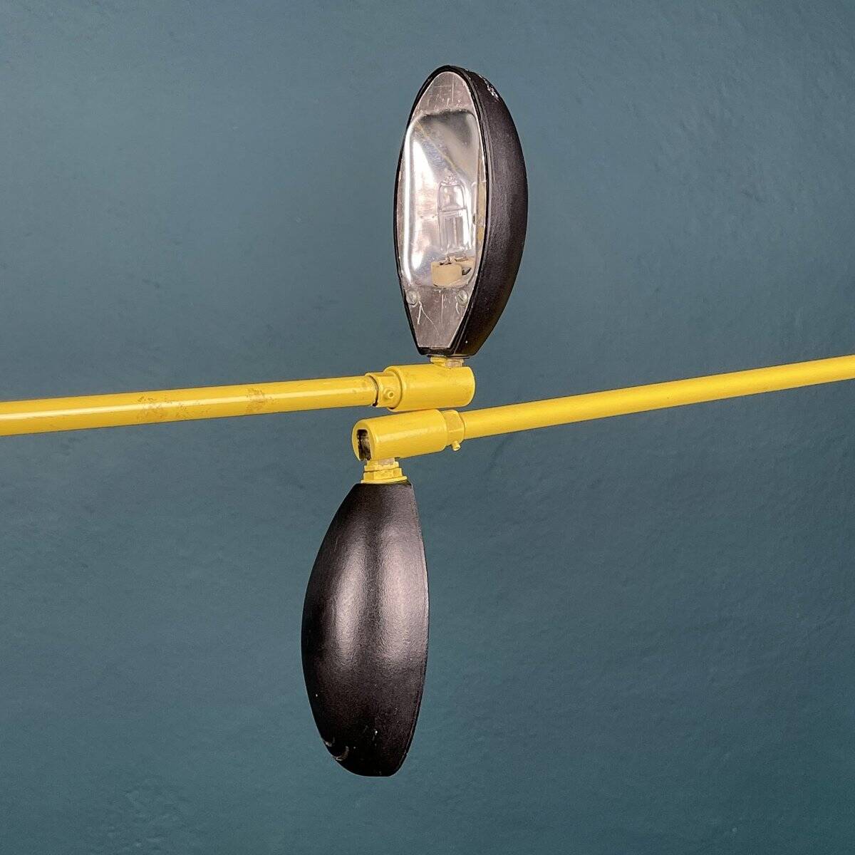 Lampadaires sur pied industrielles jaunes du milieu du siècle, Yougoslavie, années 1960, lot de 2