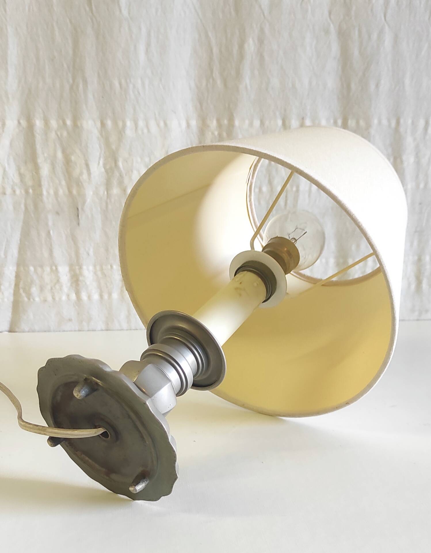 Table lamp in tin, candlestick shape - mid 20th century.