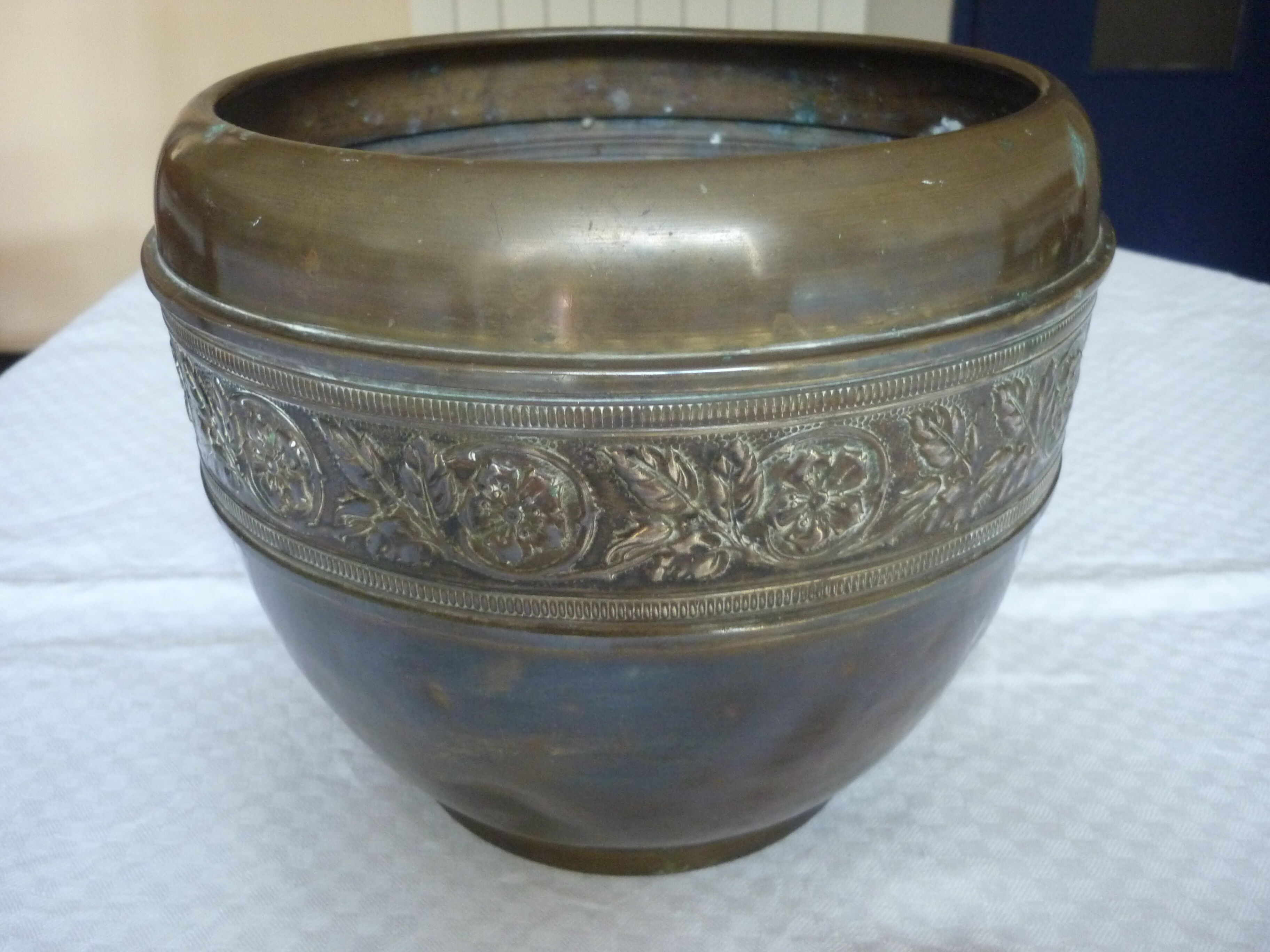 Cache pot brass floral décor