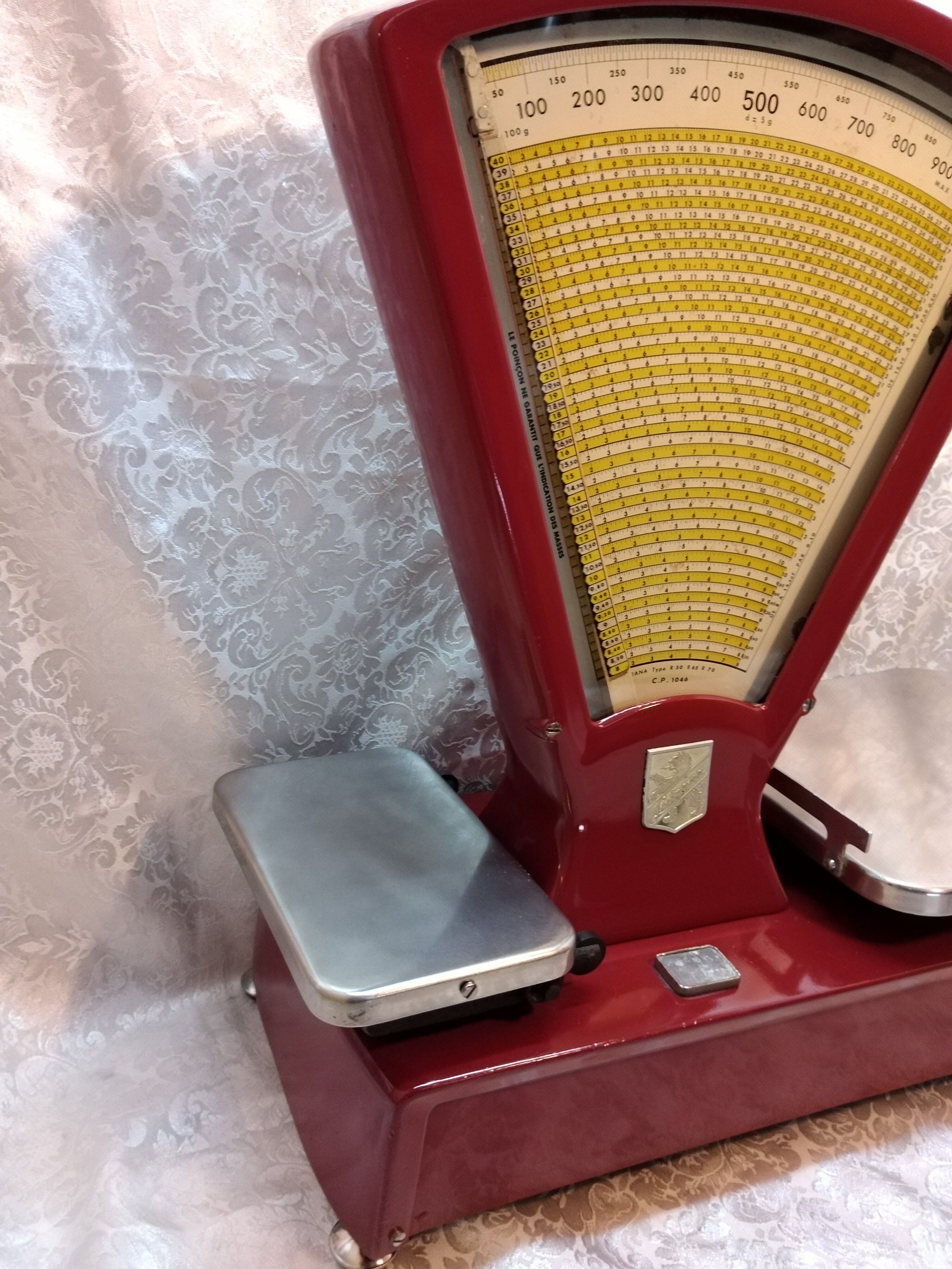 Old Lutrana purple red laqué trade scale