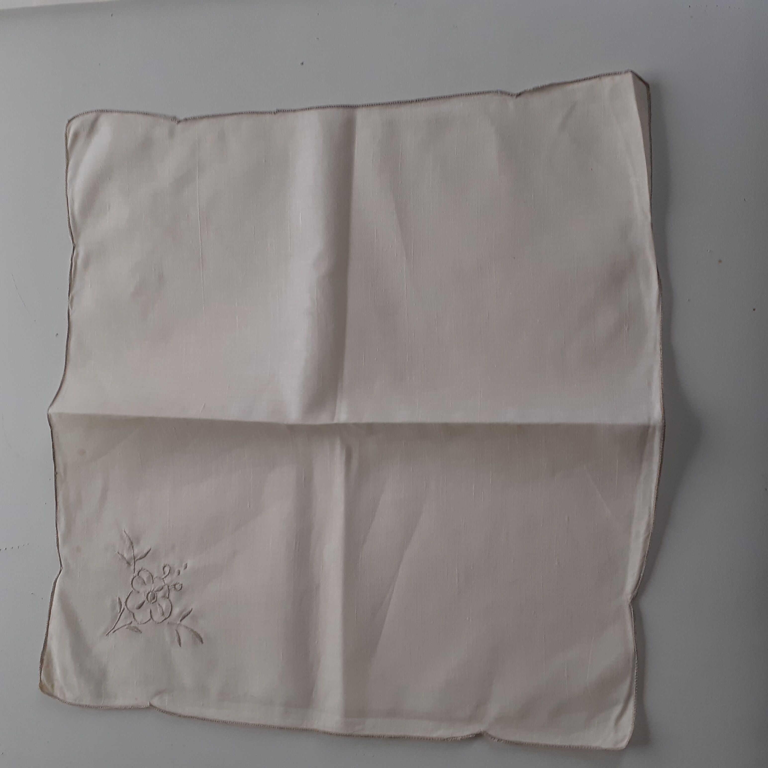 Set of 12 linen bis towels with flower embroidery