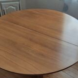 Extendable table and 4 leather chairs