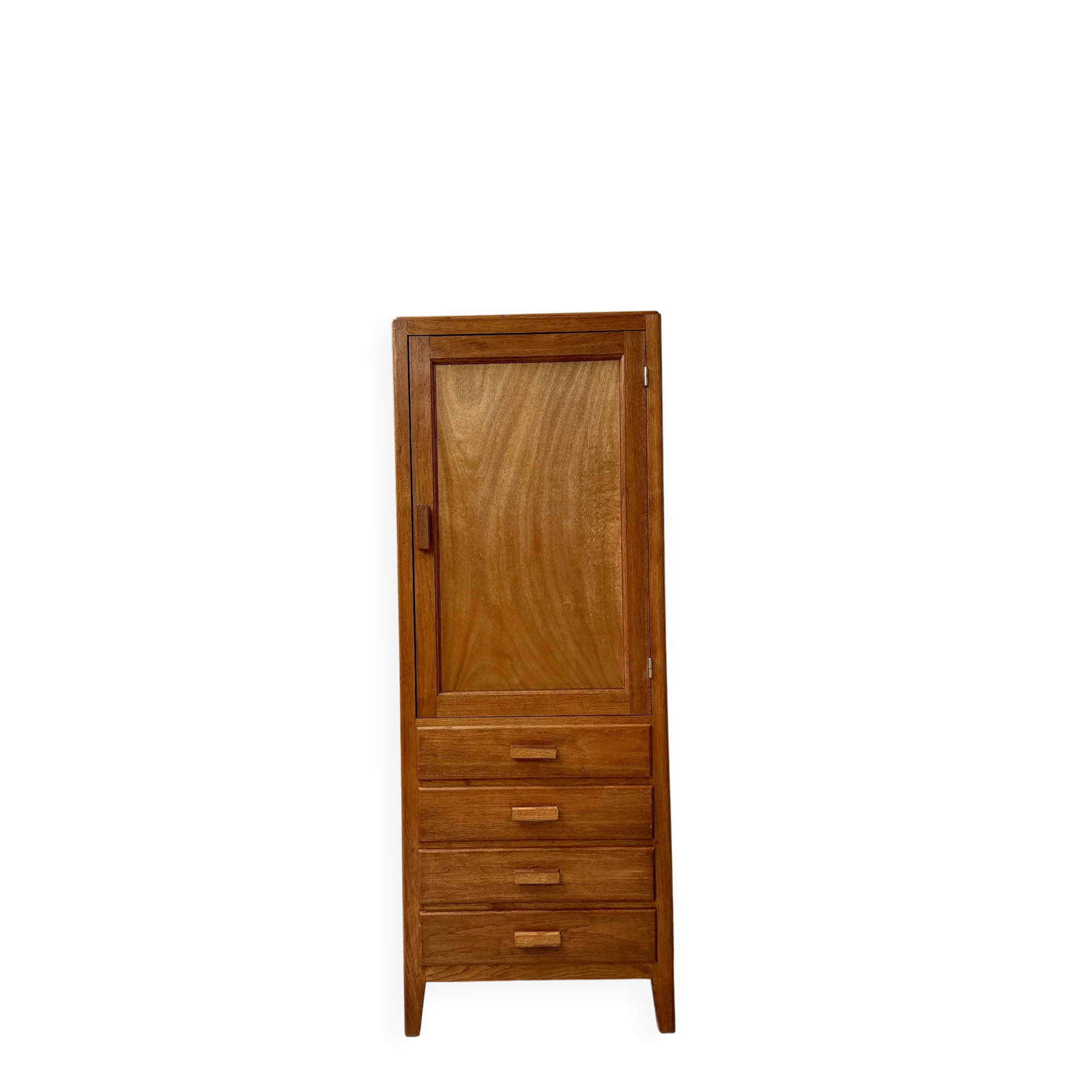 Vintage oak bonnetière