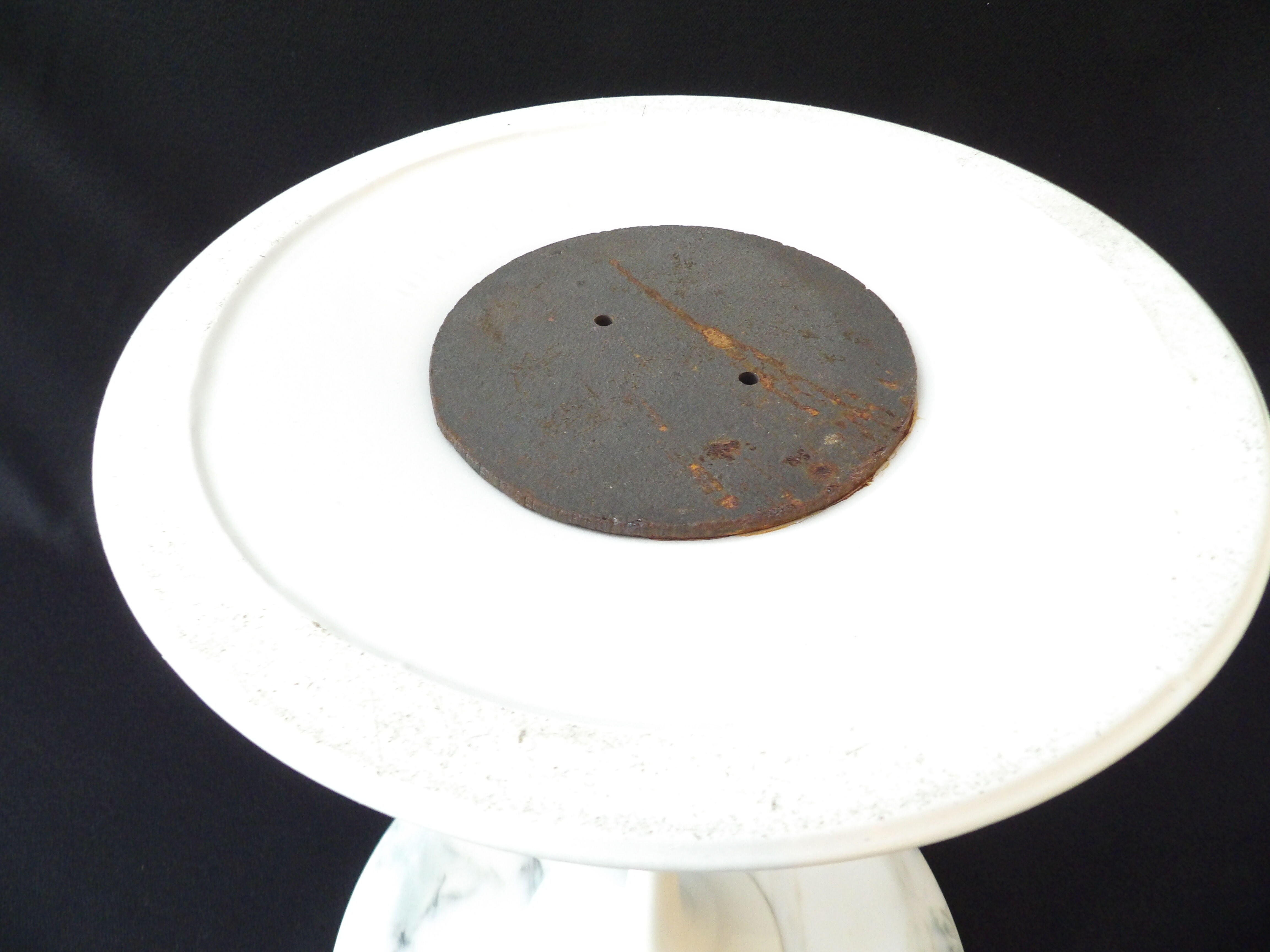 Tulip side table by Eero Saarinen for Knoll International