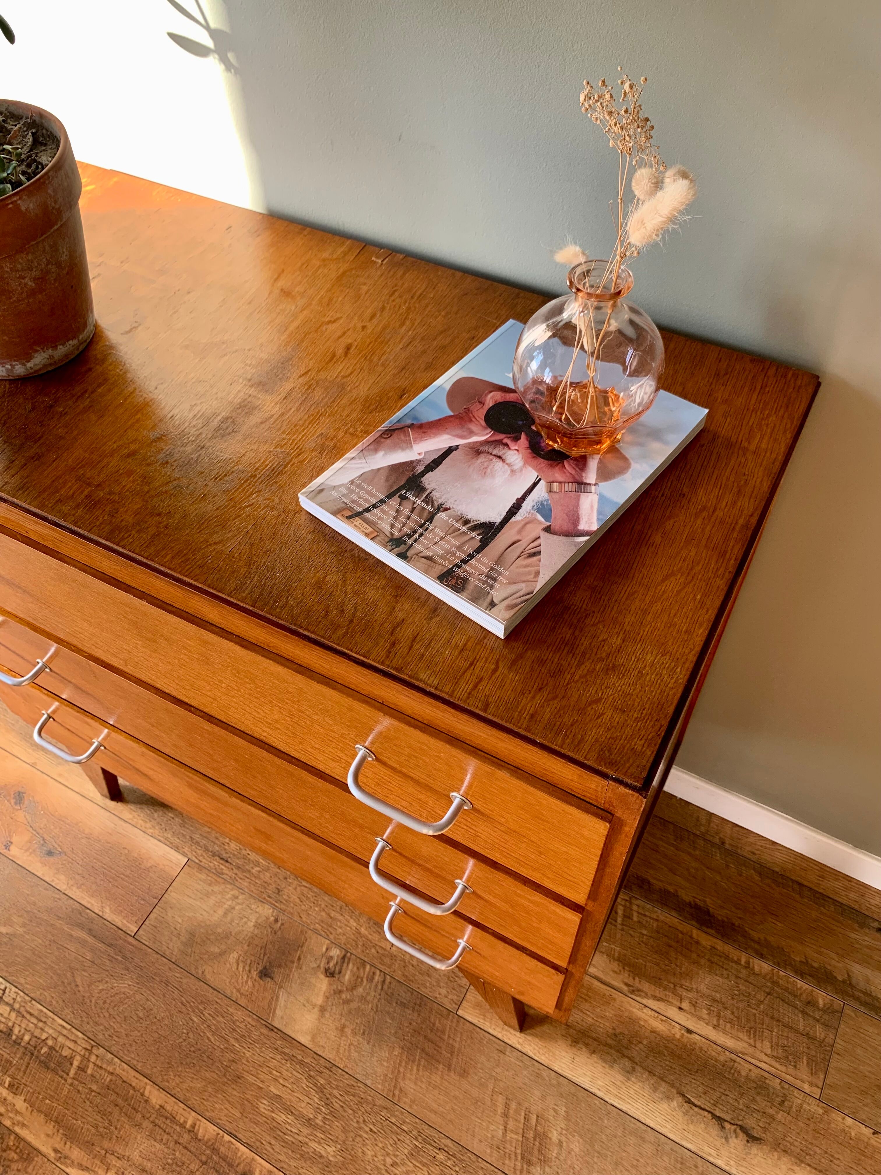 Vintage dresser compass feet