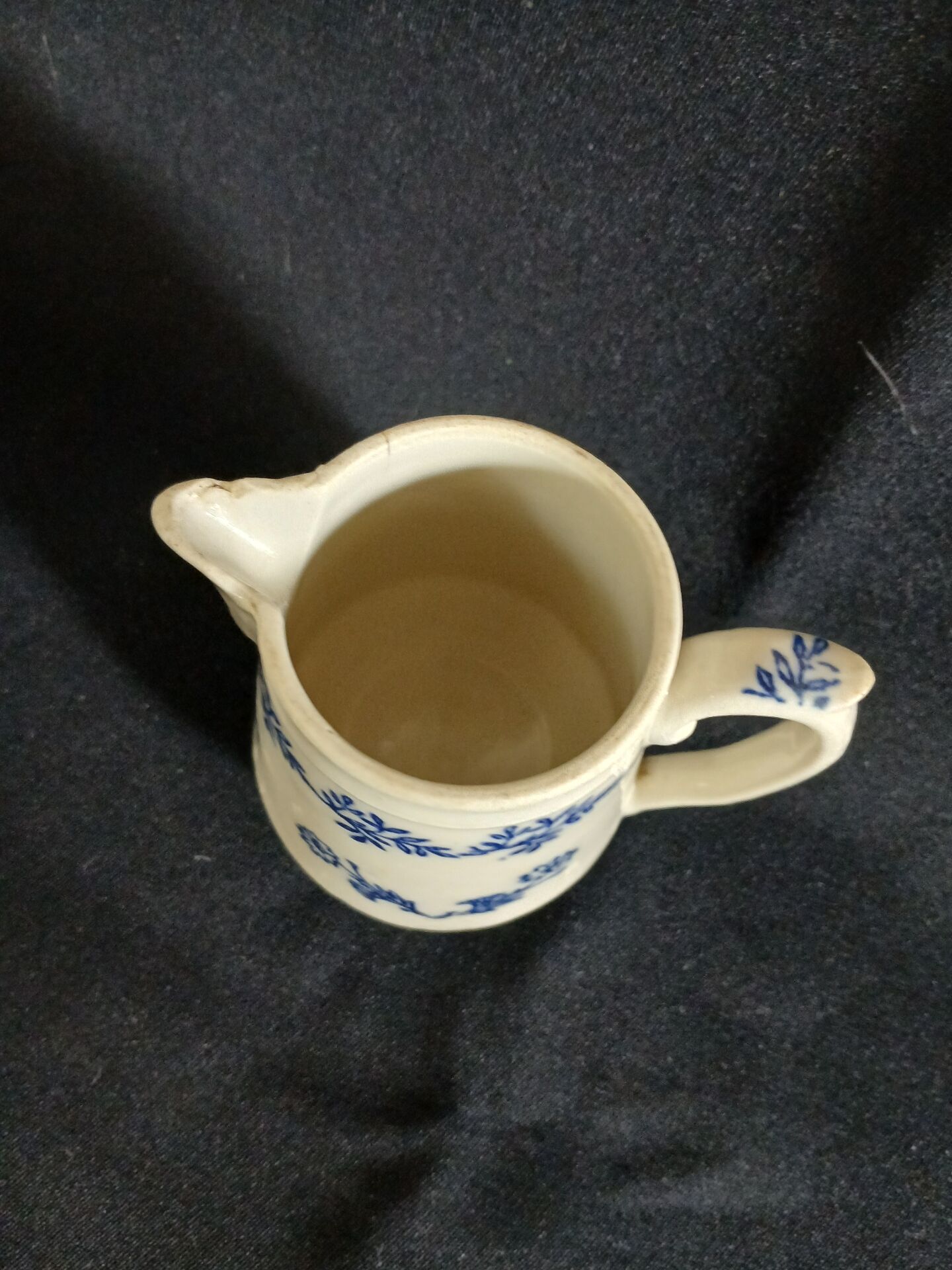 Small jug/milk pot in steel clay