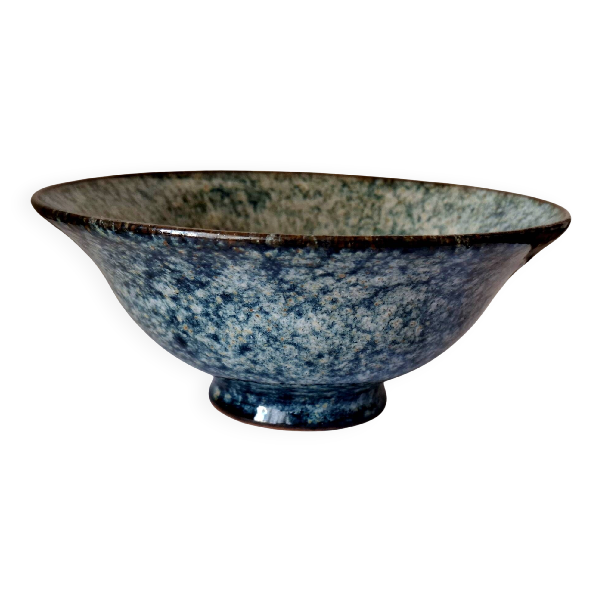 Bol sur pied circulaire ou petite coupe en céramique bleue