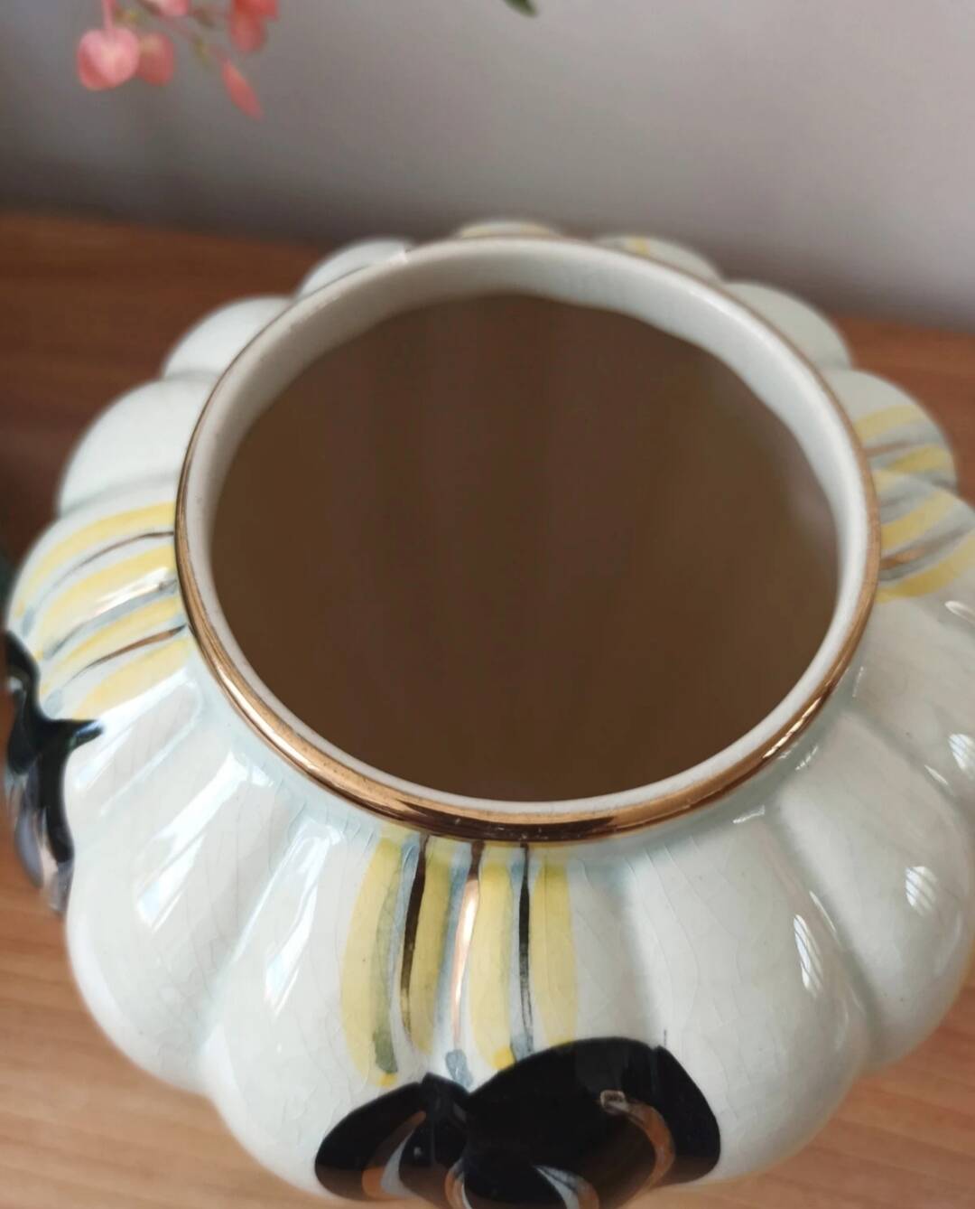 Vintage ceramic vase - Hand-painted decoration